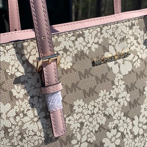 Michael Kors Hand Bag - Picture 4 of 9